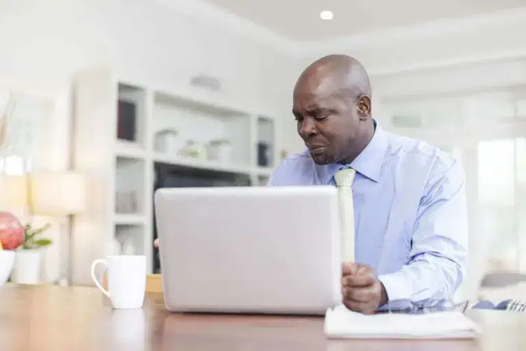 Como contactar empregador após entrevista
